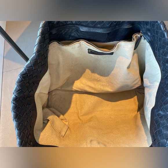 Bottega Veneta Black Woven Leather Tote - Picture 3 of 9